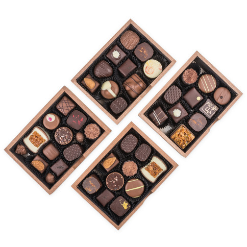 drewniana szkatułka z belgijskimi czekoladkami na Dzień Matki
