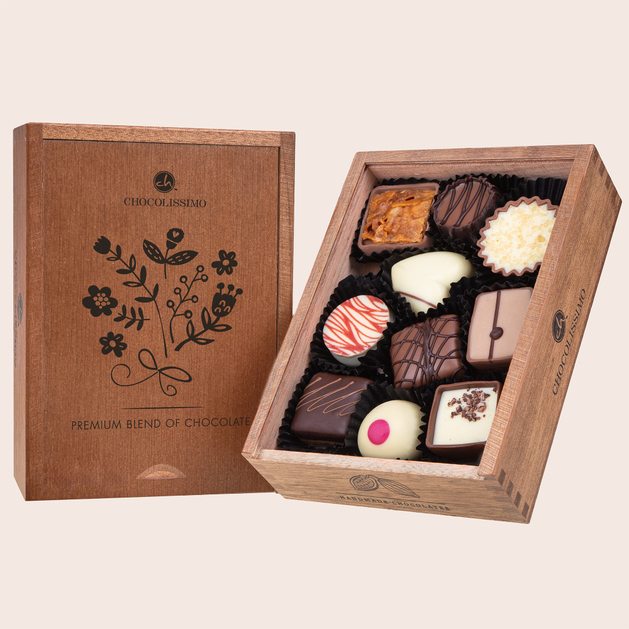 pralinki w drewnianej skrzyneczce