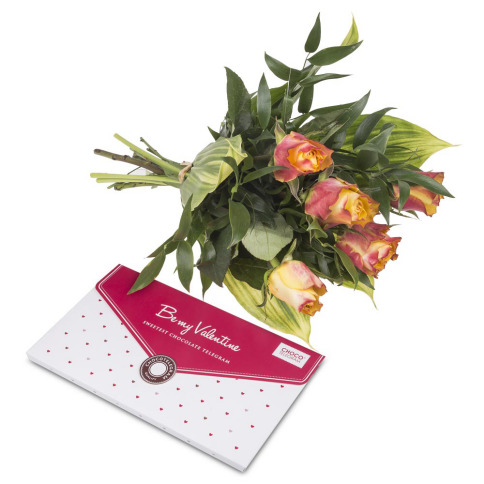 prezent na walentynki kwiaty i czekoladowy telegram