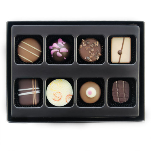 8 czekoladek w brązowym pudełku