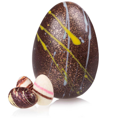 jajko z czekolady na prezent na Wielkanoc