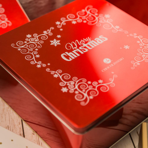 Eleganckie metalowe pudełko z czekoladkami na święta