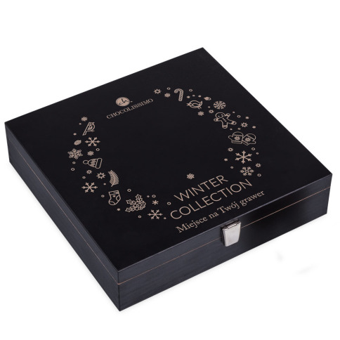Czarne pudełeczko czekoladek na prezent pod choinkę