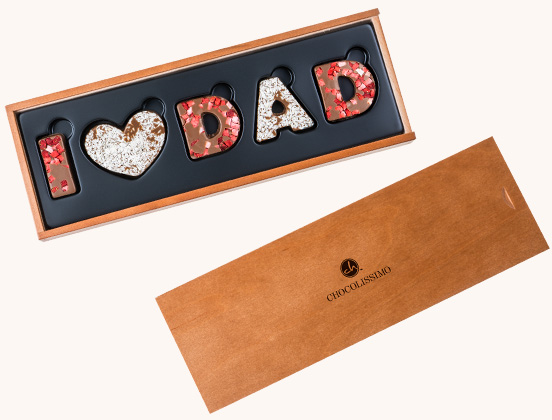 Unikalne cechy czekoladowego napisu i love dad w skrzyneczce