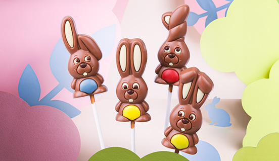 Zestaw zajączk&oacute;w z belgijskiej czekolady w ozdobnych foliach prezentowych