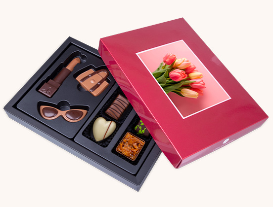 Unikalne cechy zestawu pralinek i czekoladowych figurek z wybranym zdjęciem