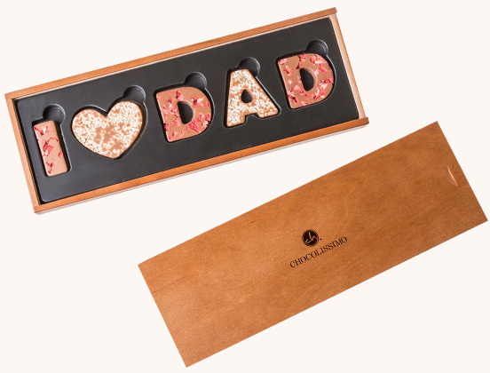 Unikalne cechy czekoladowego napisu i love dad w skrzyneczce