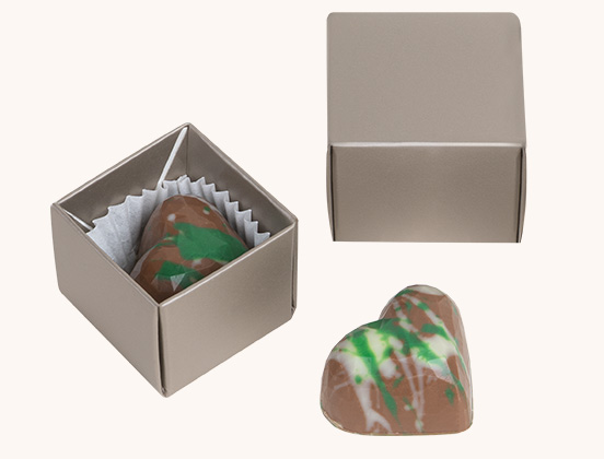 unikalne cechy pralinek w kształcie serca dla biznesu w szarym pudełeczku