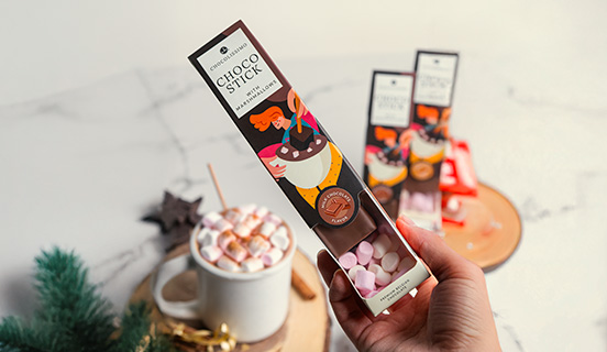 Wyjątkowy smak mlecznej czekolady do picia z piankami na patyku