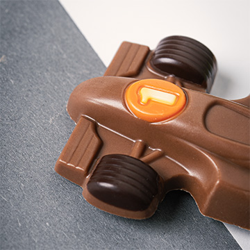 czekoladowa wyścigówka z formuły 1 w formie lizaka