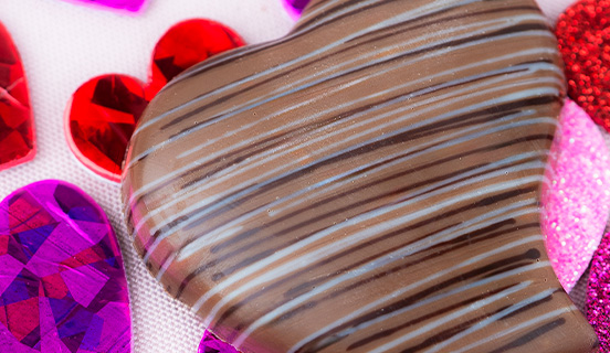 lizak w kształcie serca z czekolady dla fundacji mam marzenie