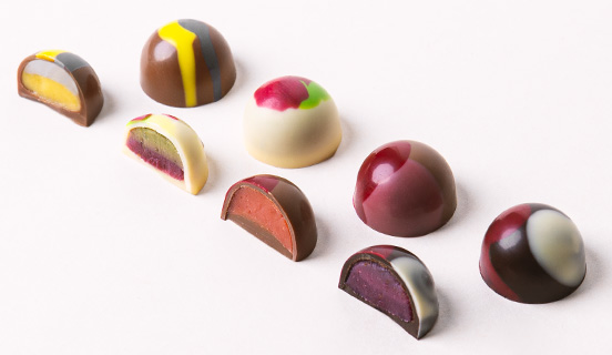 16 czekoladowych pralinek o orzeźwiających smakach