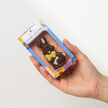 szczeg&oacute;łowo wykonany zajączek z belgijskiej czekolady na Wielkanoc