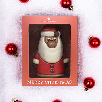 Zapakowany w swiatecznej aranzacji czekoladowy sw mikolaj