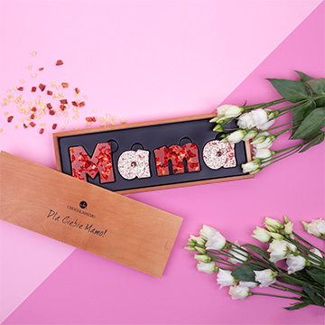 Czekoladowy napis Mama wykonany z belgijskiej czekolady ruby