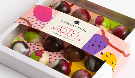 16 czekoladowych pralinek nadzieniem matcha, rabarbar, lawenda, wiśnia w ozdobnym pudełeczku