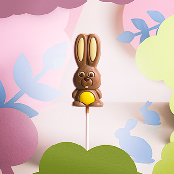 ż&oacute;łty zajączek czekoladowy na Wielkanoc