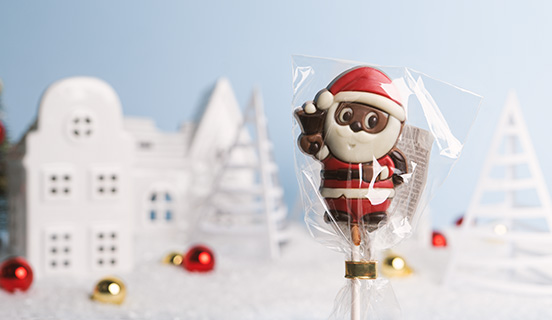 czekoladowy lizak w kształcie Św. Mikołaja w folii prezentowej