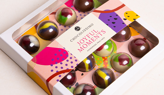 16 czekoladowych pralinek nadzieniem matcha, rabarbar, lawenda, wiśnia w ozdobnym pudełeczku