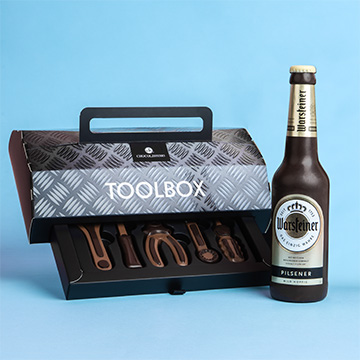 czekoladowa butelka piwa i czekoladowy zestaw narzędzi 