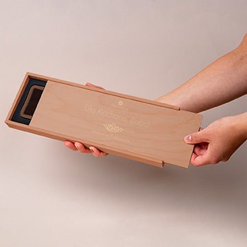 skrzyneczka z grawerem z czekoladowym napisem babcia