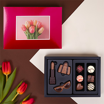 czekoladowy zestaw pralin i figurek ze zdjeciem na dzien kobiet