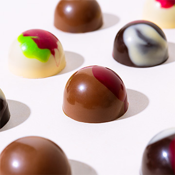 16 kolorowych pralinek z belgijską czekoladą