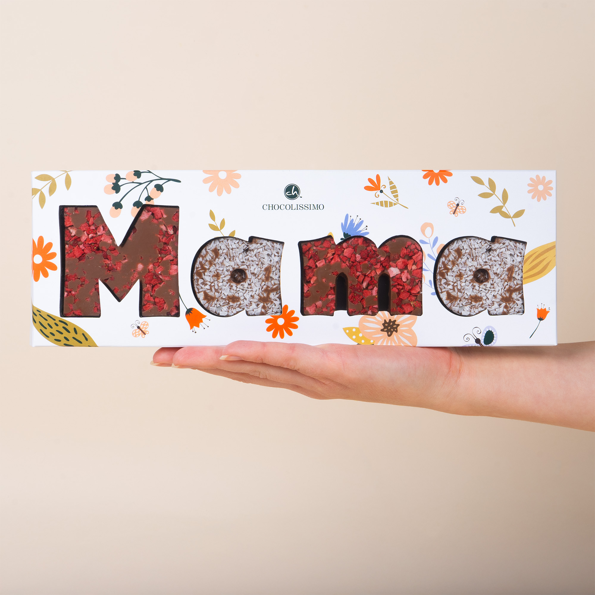 Napis mama z belgijskiej czekolady prezentowany na dloni