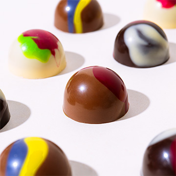 16 kolorowych pralinek z belgijską czekoladą
