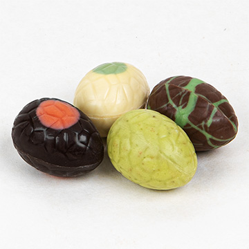 Pralinki w ksztalcie pisanek w wielkanocnym zestawie