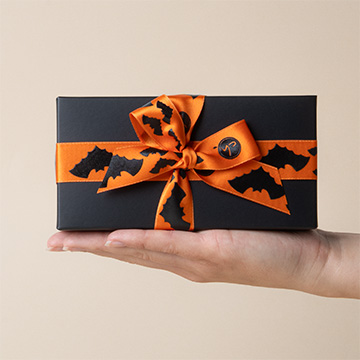 Ozdobne pudełeczko czekoladowych oczu na halloween