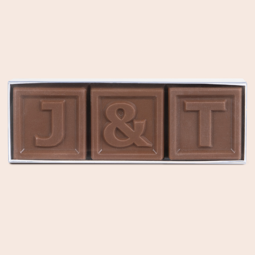 ChocoTelegram Trio Mini z inicjałami Państwa Młodych jako upominek dla gości weselnych