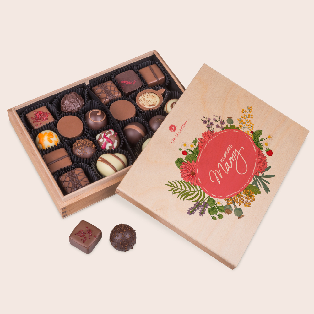 Prezent dla Mamy – pralinki w drewnianej skrzyneczce