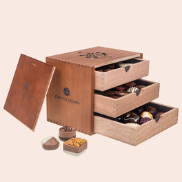 ChocoGrande z kwiatkami, ChocoGrande elegancki prezent, wykwintne czekoladki, elegancki prezent dla kobiety
