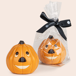 Uśmiechnięta czekoladowa dynia w klasycznym pomarańczowym kolorze uzupełni Halloweenowy wystrój.