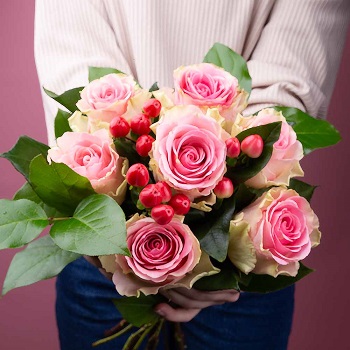 Bukiet kwiatów jako prezent dla przyjaciółki na Walentynki