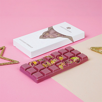 Rozowa czekolada ruby z dodatkiem pistacji