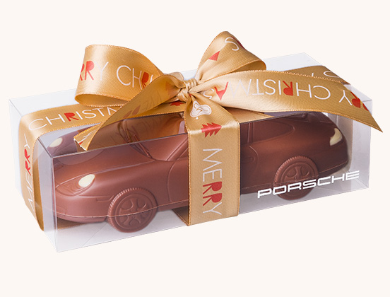 Unikalne cechy czekoladowego porsche carrera 911 przewiazanego wstazka