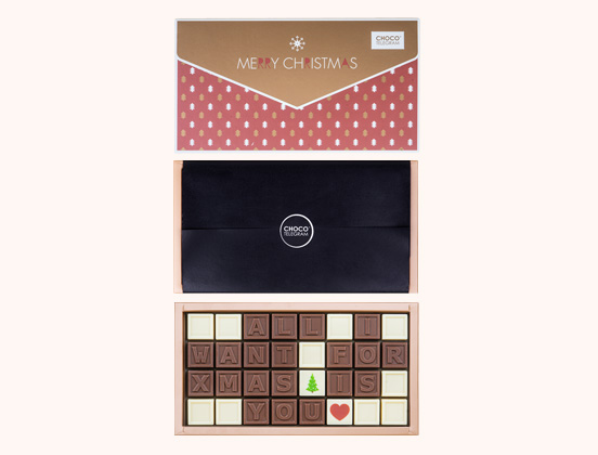 Unikalne cechy czekoladowego napisu All I want for Xmas